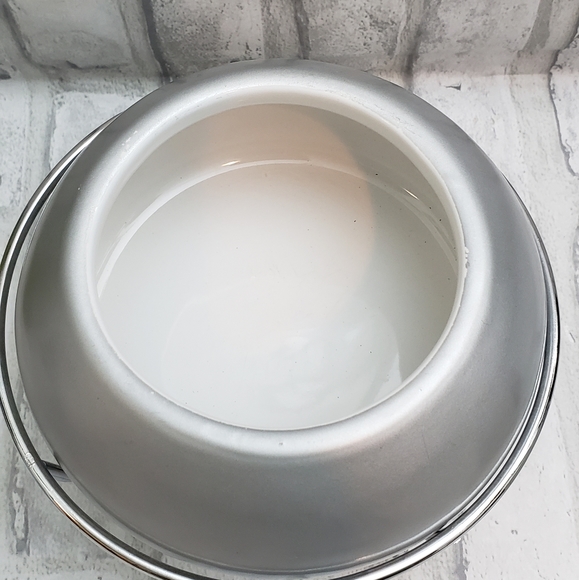 Kisses Ceramic Fondue Pot w/Hershey's Mugs - Picture 6 of 14